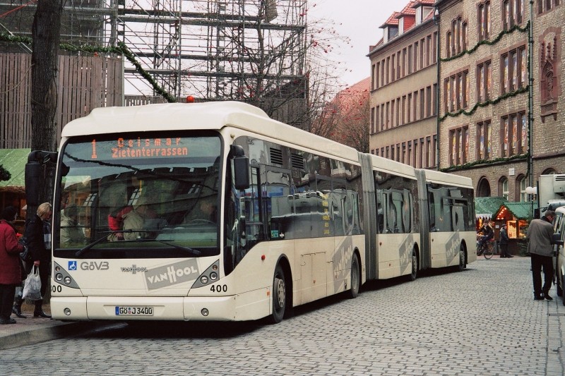 Tříčlánkový autobus VanHool AGG300 na snímku z roku 2007. Výrobce má k dispozici více variant tohoto typu vozidla. (ilustrační foto, zdroj: Wikipedia.org)
