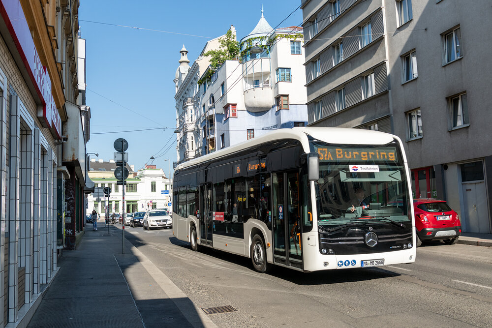 Po roce je možné se elektrobusem eCitaro svézt opět ve Vídni v rámci zkušebního provozu. Loňské výsledky testování téhož modelu elektrobusu byly propadákem. Nyní tak zkouší výrobce reparát. (foto: Wiener Linien)
