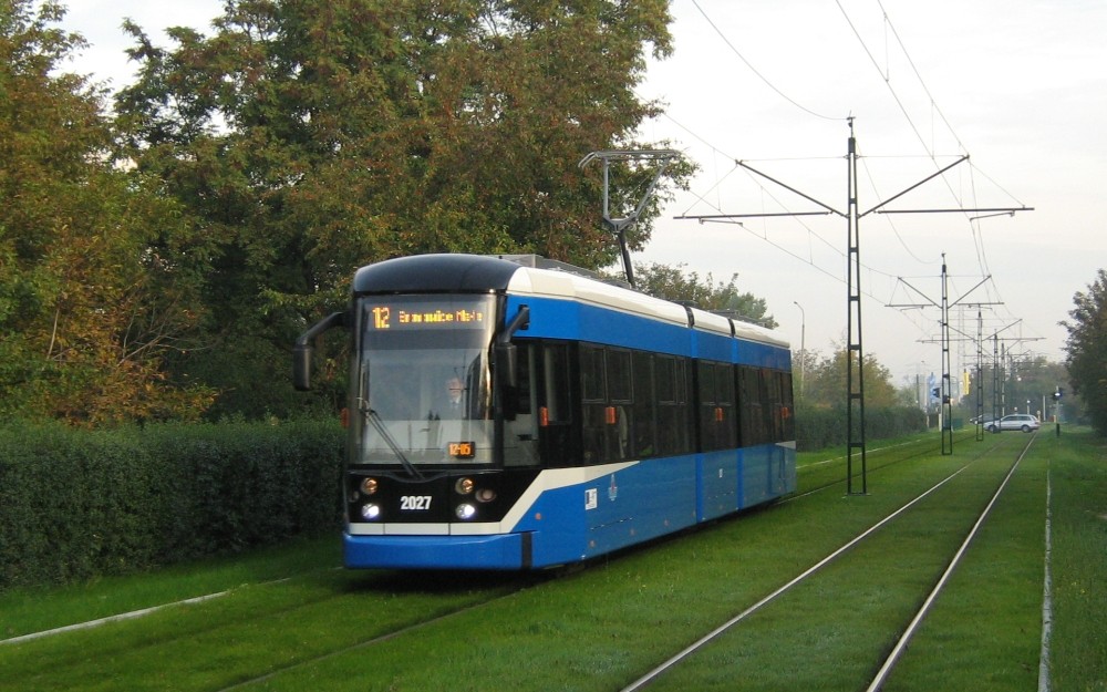 Tramvaje do Krakova dodával v minulosti i Bombardier. Ten nyní nepřímo bojuje o přízeň dopravce ve spolupráci s polskou firmou NEWAG. (zdroj: Wikipedia.org)