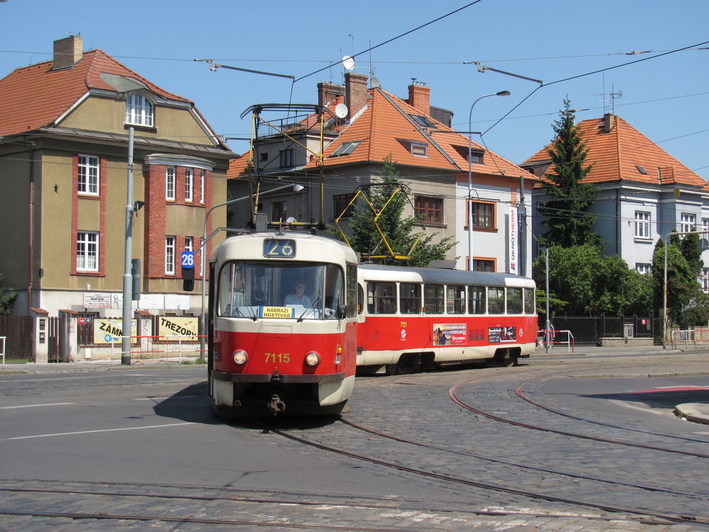 Na Ukrajinu zamíří vozy T3SUCS ev. č. 7115 a 7134. Fotografie zachycuje vůz ev. č. 7115 v soupravě na lince č. 26 dne 19. 5. 2012. (foto: Ing. Filip Jiřík)