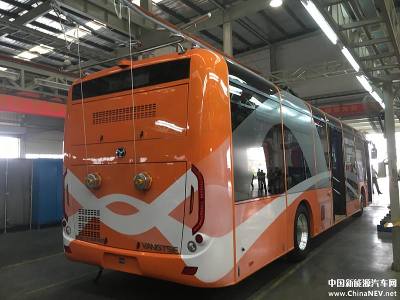 Zadní pohled na čínský trolejbus pro Marrákéš. (zdroj: www.chinanev.net)