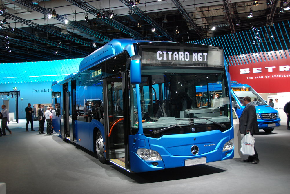 Chybět nemohlo ani plynové Citaro NGT, o kterém jste si mohli podrobně přečíst v čísle 1/2016. Premiéra modelu se však konala již o rok dříve a vůz tohoto typu byl již k vidění i na veletrhu Czechbus v Praze. (foto: Libor Hinčica)