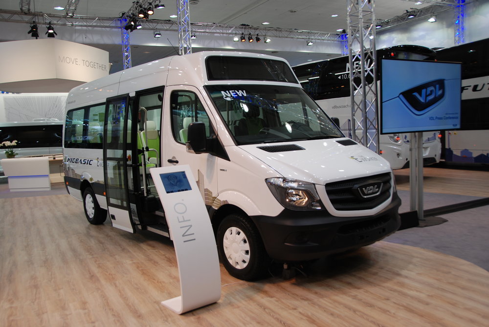 Společnost VDL se pochlubila jak novým městským vozem (jde vidět na jedné z fotografií výše), tak svým elektrobusem/minibusem VDL MidBasic Electric. (foto: Libor Hinčica)