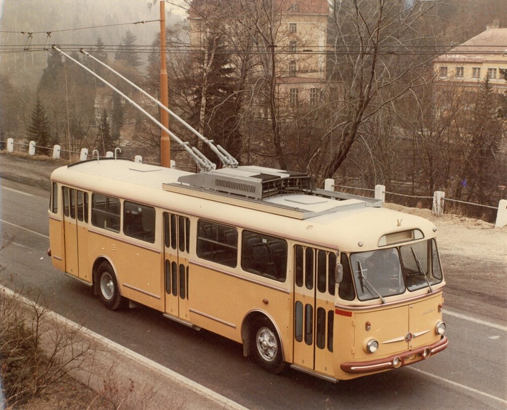 Nově vyrobený trolejbus Škoda 9 Tr na propagační fotografii výrobce Škoda Ostrov. Do Bergenu bylo dodáno celkem 20 trolejbusů Škoda 9 Tr. (sbírka: Libor Hinčica)