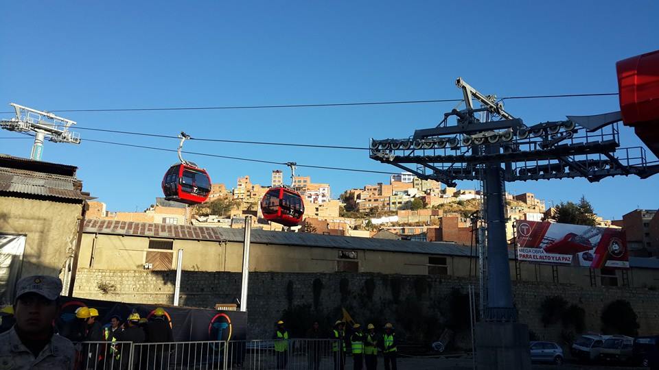 Jako první byla otevřena červená linka, a to dne 30. května 2014. (foto: Ministerio de Comunicación del Estado Plurinacional de Bolivia)