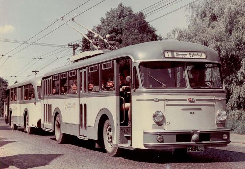 Jeden ze dvou lucernských vleků ze 40. let. (foto: trolleymotion.eu Werkfoto Waggonfabrik Uerdingen / Slg. Werner Stock) 