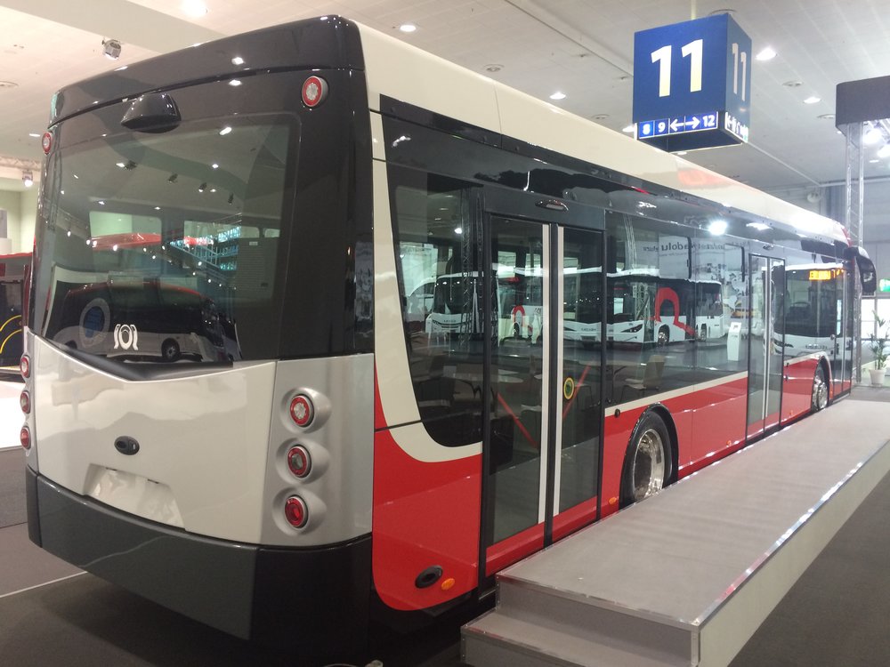 Nový elektrobus je řešen jako 100% nízkopodlažní vozidlo. (foto: Libor Hinčica)
