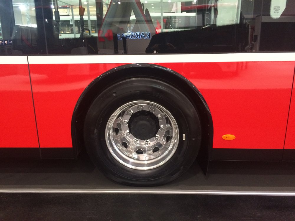 Obě nápravy elektrobusu dodává společnost ZF. (foto: Libor Hinčica)