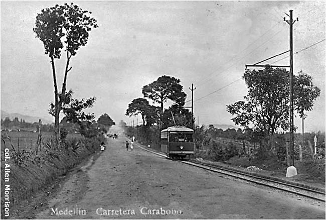 Na jednom z úseků silnice Carabobo, která je dnes přejmenována na třídu Carabobo, vedla tramvajová trať, jež nakonec roku 1931 dosáhla severně ležící čtvrti Berlín. Tato malebná krajina je už minulostí, dnes místo ní člověk spatří hustou zástavbu nízkých domů. (foto: sbírka Allen Morrison)