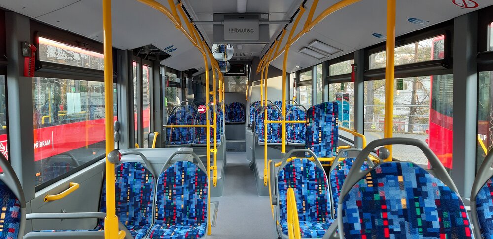 Pohled do interiéru autobusu Conecto. (foto: Arriva Střední Čechy)