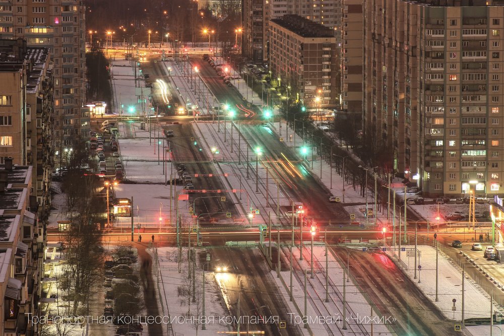 Severní konec modernizované trati na snímku z tohoto týdne. Projekt razantně proměnil vzhled ulice, o čemž se ale bude moci nejlépe přesvědčit na jaře. (foto: TKK)