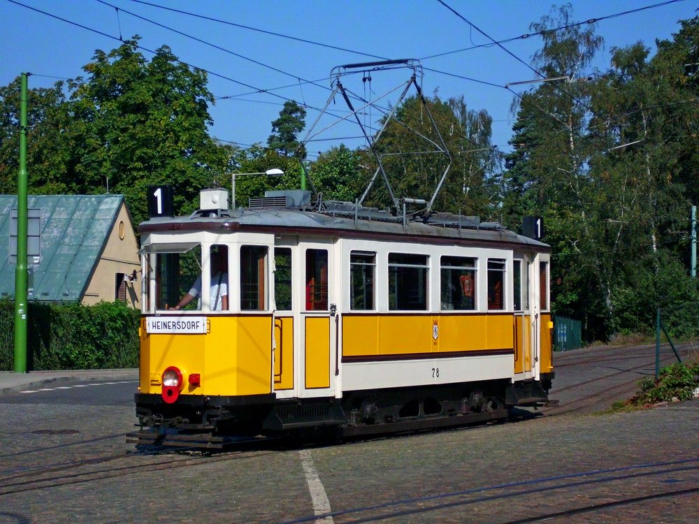 Ústecká Bovera v Liberci upravená pro potřeb filmařů jako berlínská tramvaj. (foto: Zdeněk Mazánek)