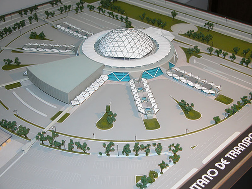 Ústřední budova intermodální stanice v Barquisimetu měla poutat pozornost... (foto: Transbarca)