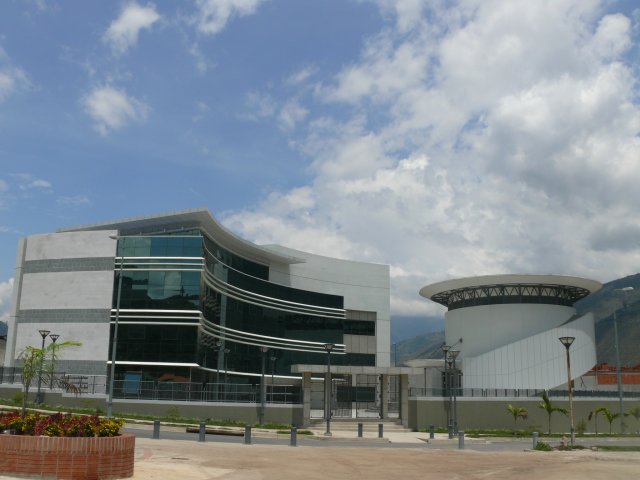 A zde ještě pohled na přilehlou administrativní budovu. (foto: TROMERCA)