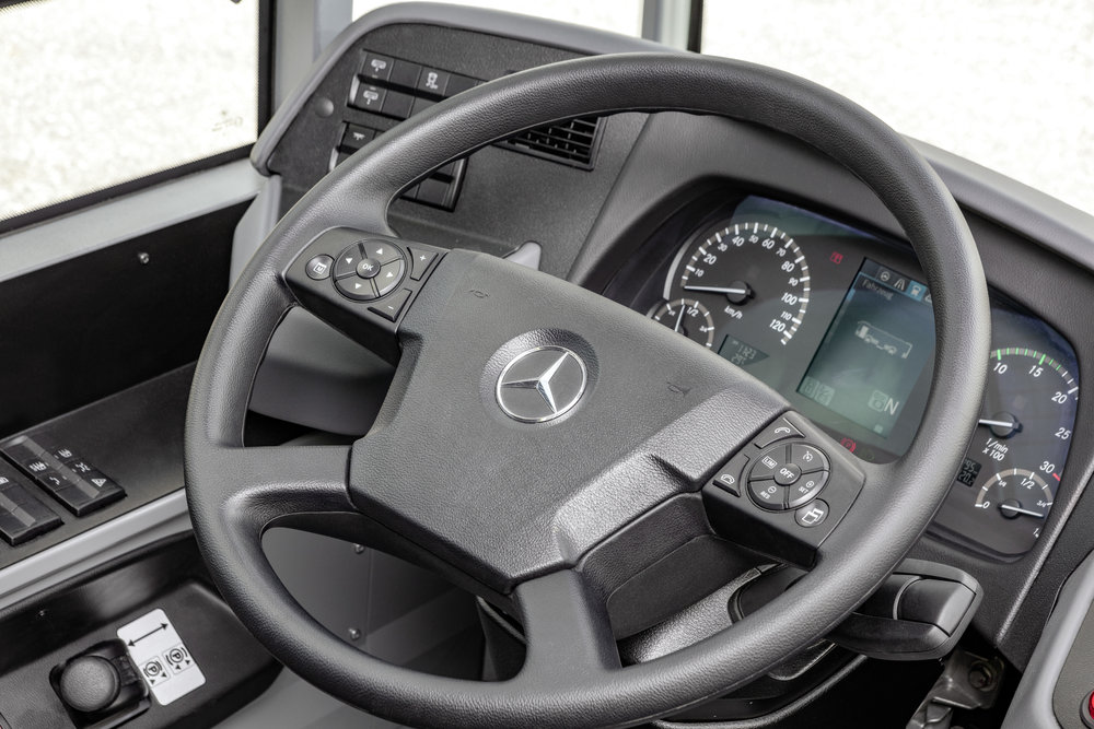 Stanoviště řidiče Nového Conecta. (foto: EvoBus)