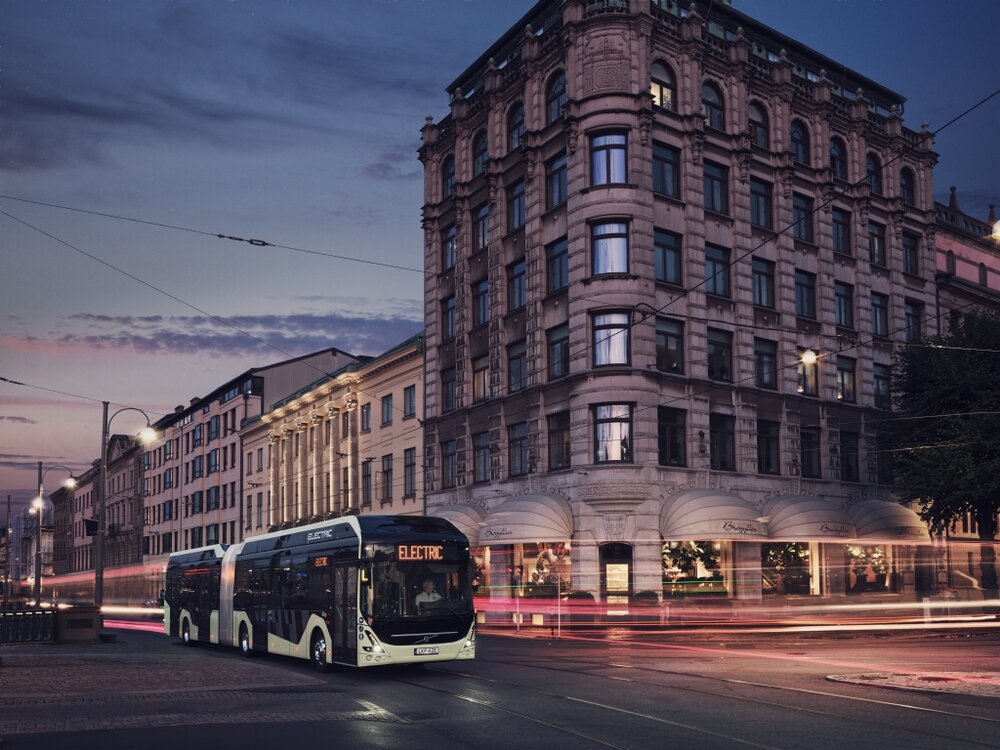 Nové kloubové elektrobusy se stanou díky jednorázové zakázce prodávanější, než delší dobu nabízené sólo vozy. (foto: Volvo Buses)