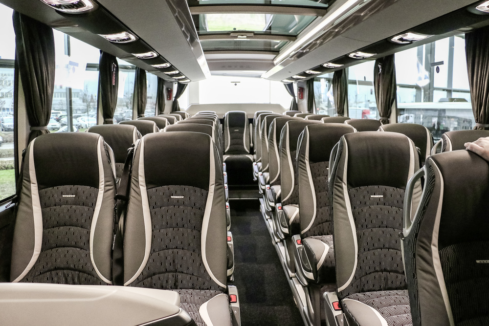 Interiér autobusu S 516 HDH portugalského dopravce Greenbus. (foto: EvoBus)