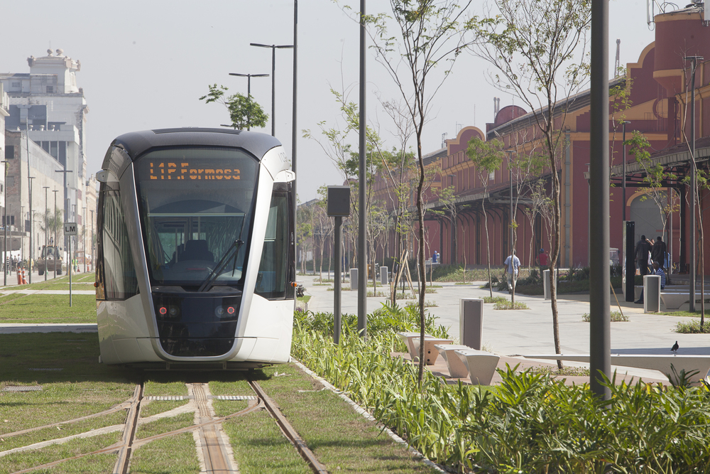 Tramvaj Alstom Citadis v ulicích Rio de Janeira. (foto: Alstom)