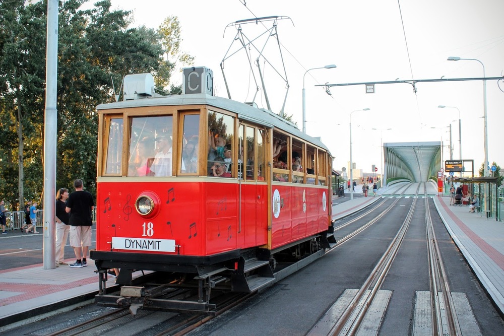 Hudobná električka na novej trati do Petržalky.