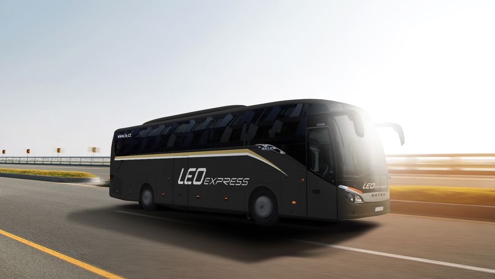 Vizualizace autobusu Setra S 515 HD v nátěru LEO Expressu. (zdroj: LEO Express)