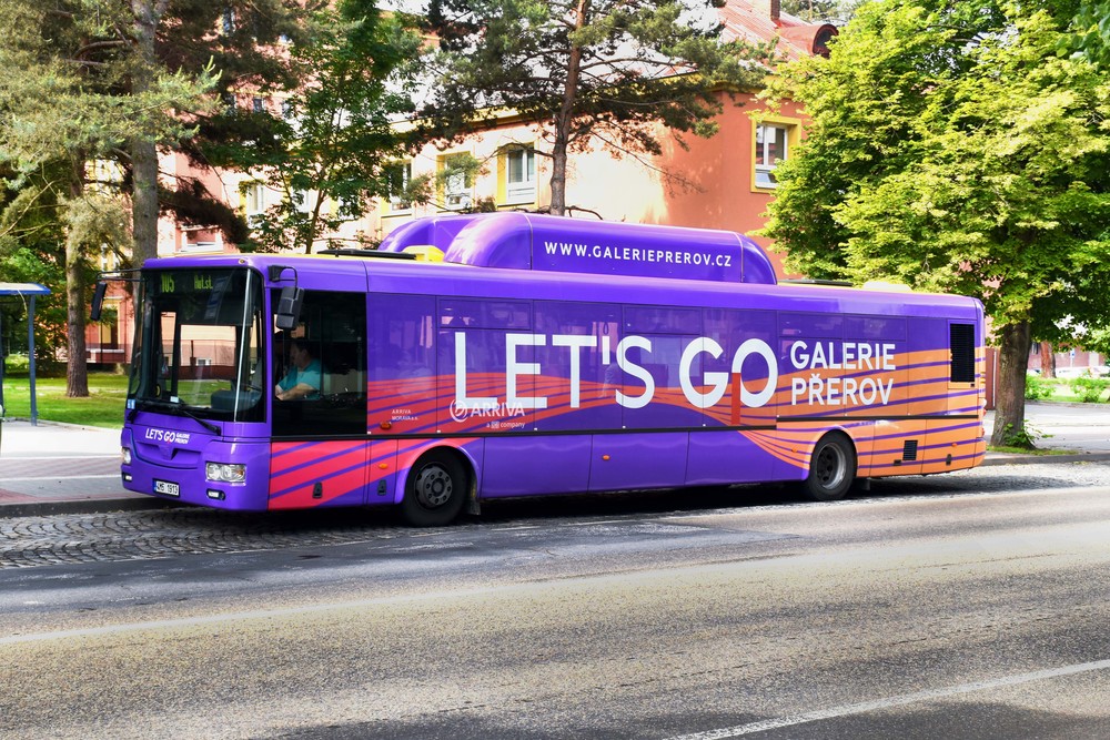 Řešení reklamy na voze SOR NBG12 v Přerově včetně krytu plynových lahví. (foto: Mobilboard)