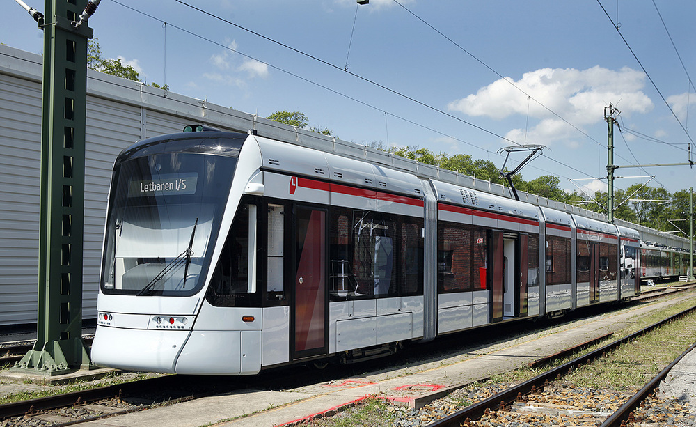 Není Vario jako Vario. Tento model se nazývá Variobahn a jedná se o moderní 100% nízkopodlažní tramvaj z produkce Stadleru, jež je určena pro Aarhus. (foto: Stadler)