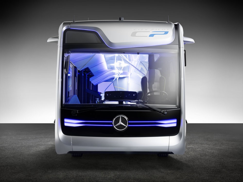 Mercedes-Benz Future Bus se představil letos i v Holýšově. Produkt je zajímavou technickou hříčkou, reálně s ním ale příliš počítat nejde. (foto: EvoBus)