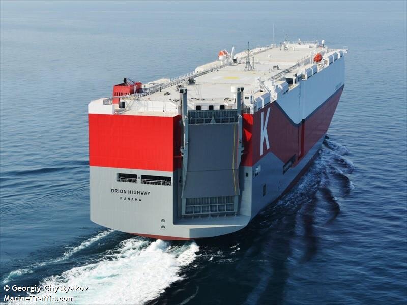 Loď Orion Highway, v jejíchž útrobách je nyní schován také trolejbus Škoda 14 TrE ev. č. 9803. (zdroj: MarineTraffic)