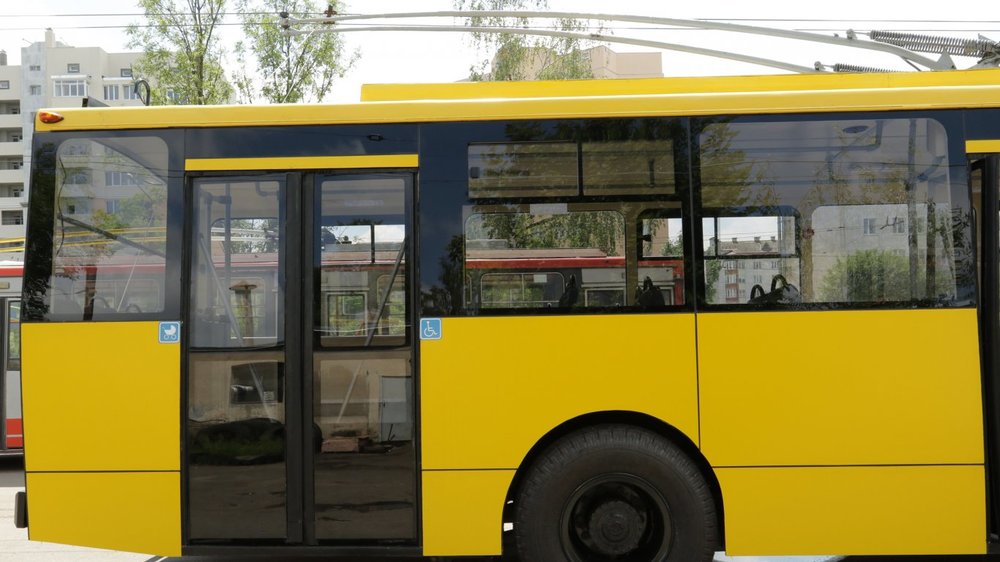 Detail provedení bočního opláštění a zasklení. (zdroj a foto: www.zaxid.net)