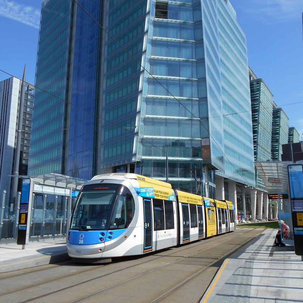 Tramvaj CAF Urbos 3 v Birminghamu. (zdroj: Wikipedia.org)