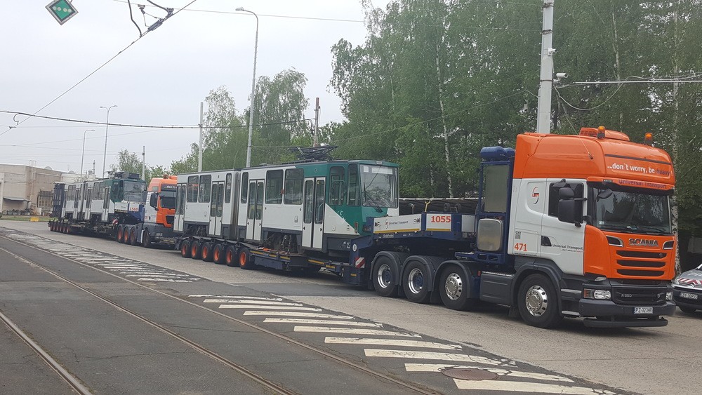 Tramvaje KT4DC z Postupimi v areálu pražských ústředních dílen. (foto: Universal Transport)