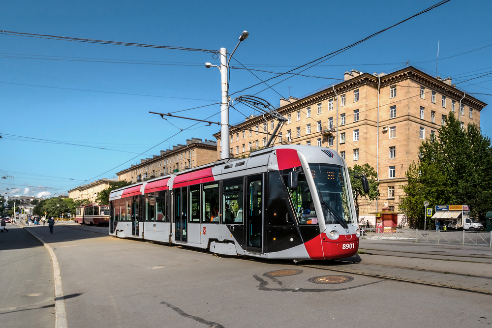 V Petrohradě je možné nalézt čtyři vozy Alstom Citadis. Z projektu na výrobu dalších vozů ale sešlo. (zdroj: Wikipedia.org)