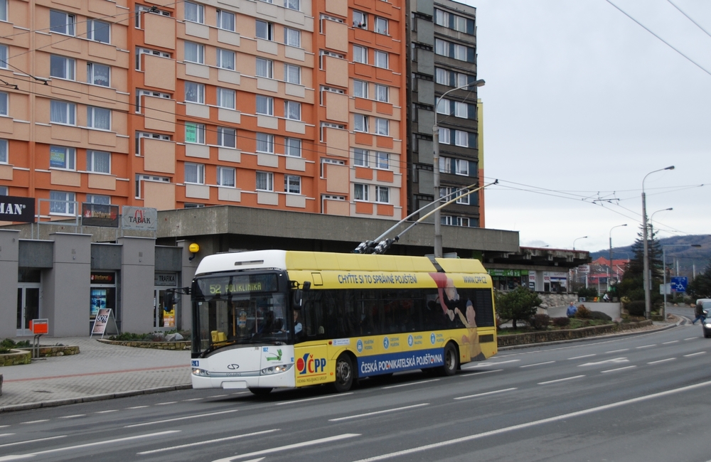 Trolejbusy by měly v Chomutově jezdit i nadále. V Jirkově bude jen viset trolejové vedení. (foto: Libor Hinčica)