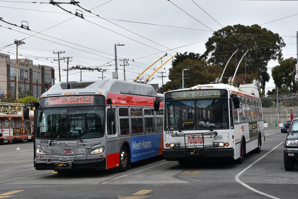 Trolejbusy Škoda 14 TrSF byly vystřídány novou generací vozů v podobě kanadských trolejbusů New Flyer s elektrickou výzbrojí Kiepe Electric. (foto: Libor Hinčica)
