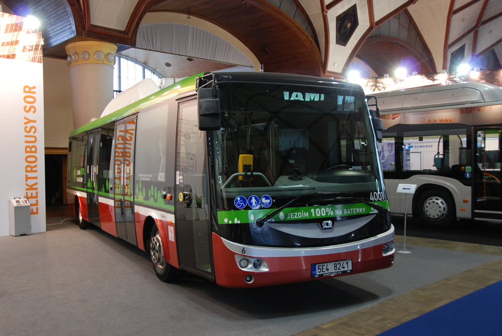 Elektrobus v provedení pro zkušební provoz u DP Praha se představil také na veletrhu CZECHBUS 2015. (foto: Libor Hinčica)