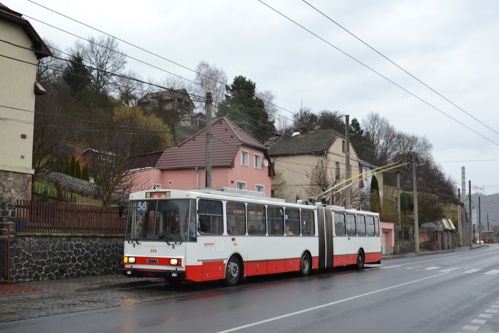Poslední trolejbus Škoda 15 Tr02/6 ev. č. 524 měl poněkud atypický lak. Na snímku je zachycen poslední den provozu - 9. 2. 2016. (foto: Martin Čepický)