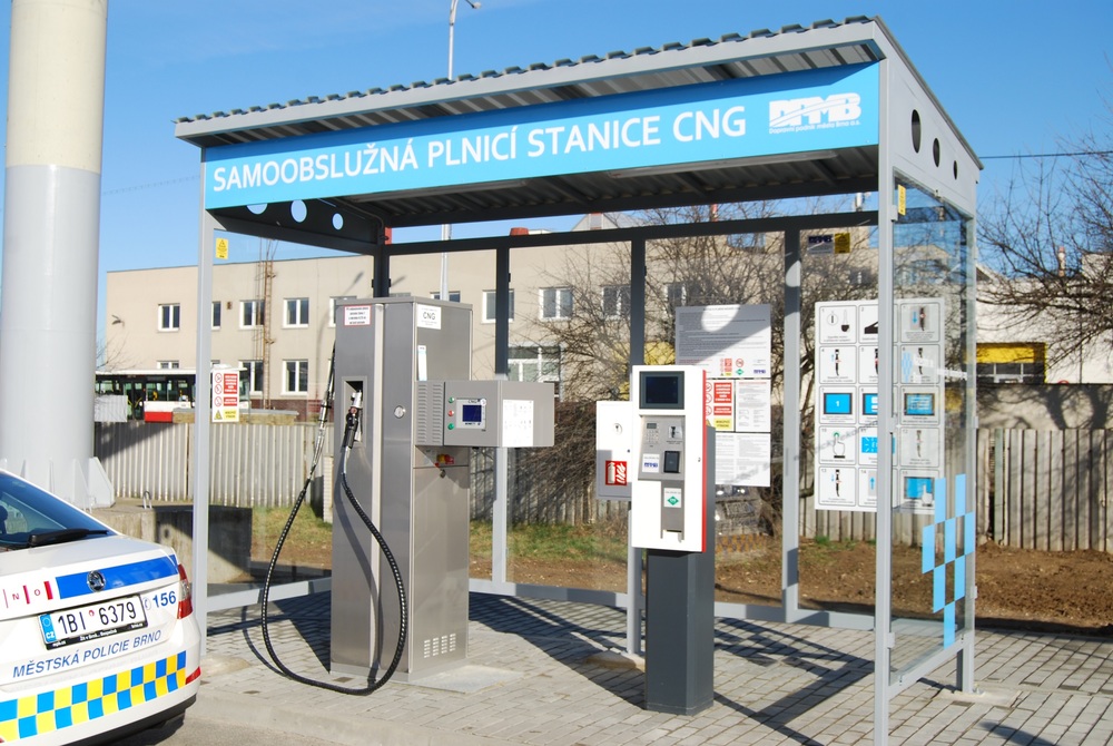 Plnicí stanice na CNG slouží pro potřeby externích zákazníků, nikoli pro autobusy DPMB. (foto: DPMB)