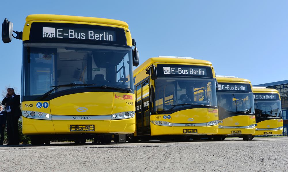 Čtveřice elektrobusů od Solarisu zatím příliš spolehlivá v provozu není. Na vině je hlavně nabíjecí systém Primove. (foto: BVG, Oliver Lang)