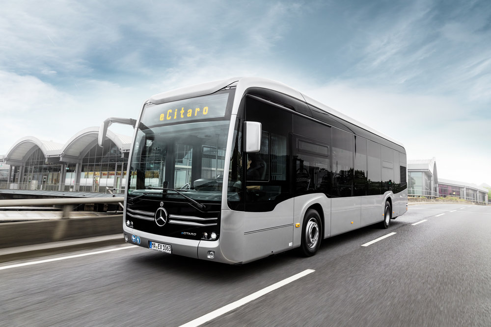 eCitaro na propagačním snímku výrobce. (foto: EvoBus)