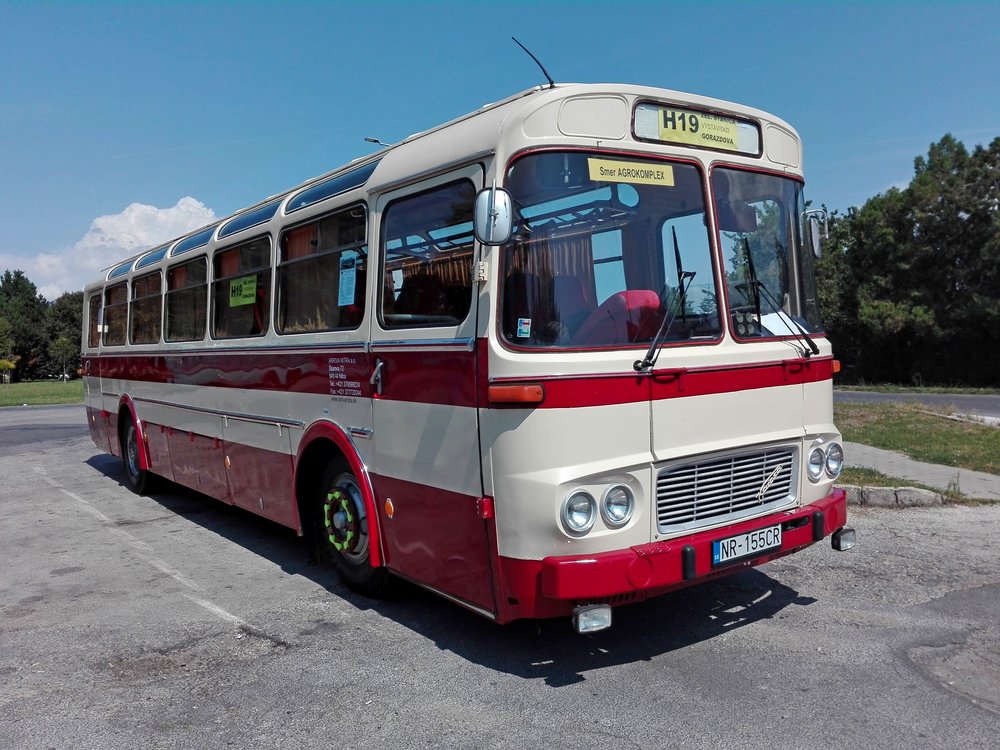 Autobus Karosa ŠL 11 se na zvláštní historickou linku při příležitosti zemědělského veletrhu vydá podruhé.(foto: Veterány.eu)