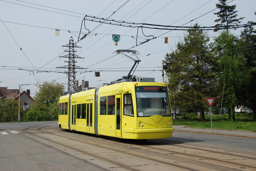 Vůz Inekon Trio 121 pro Seattle během zkoušek v Ostravě v dubnu 2015. (foto: Libor Hinčica)