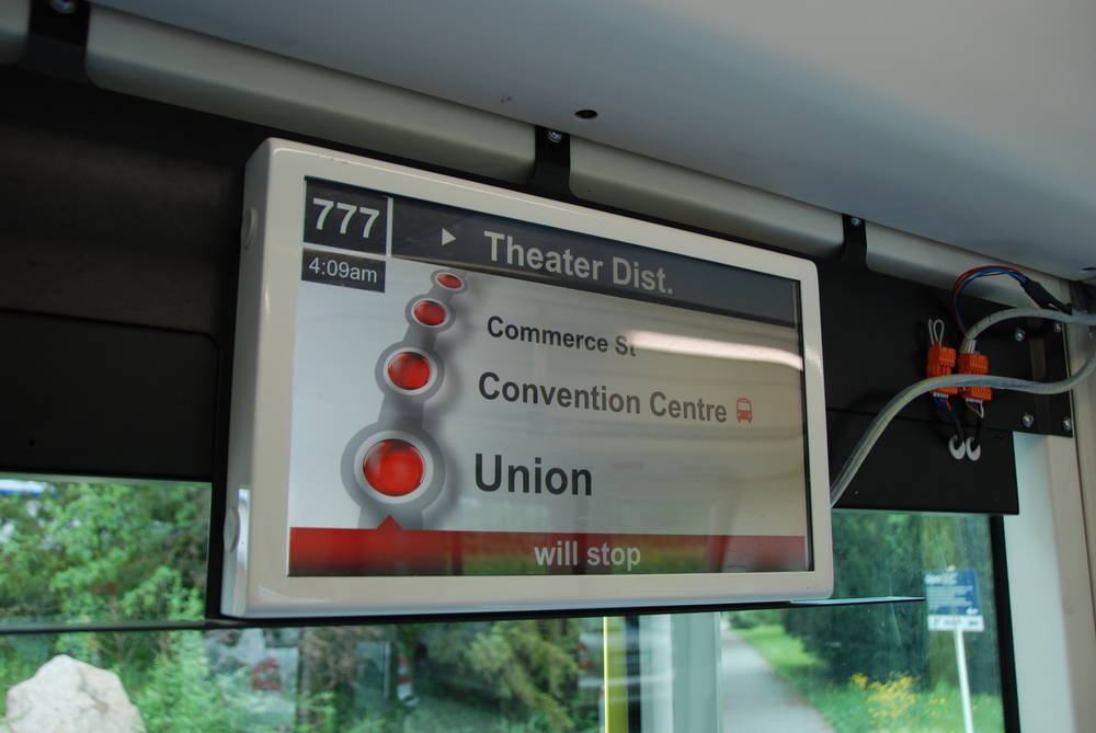 Ukázka informačního systému ve vozidle Inekon Trio 121. (foto: Libor Hinčica)