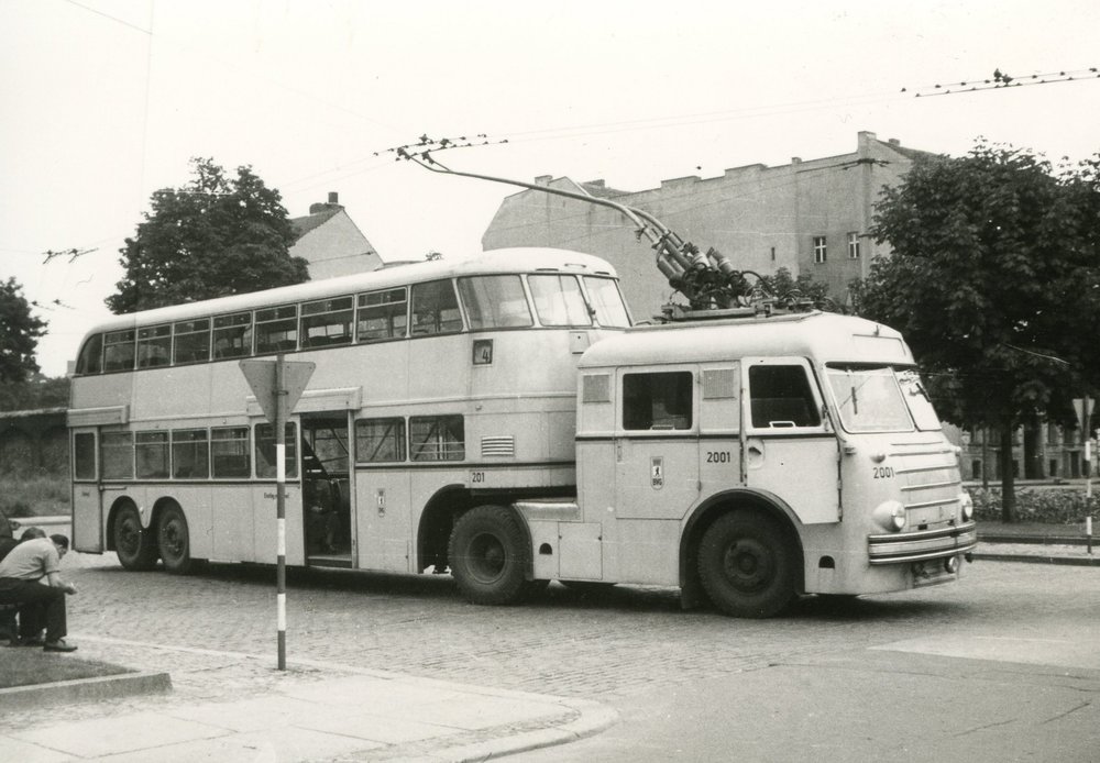 Jediný svého druhu – trolejbusový tahač ES6. (zdroj: www.berliner-verkehrsseiten.de)