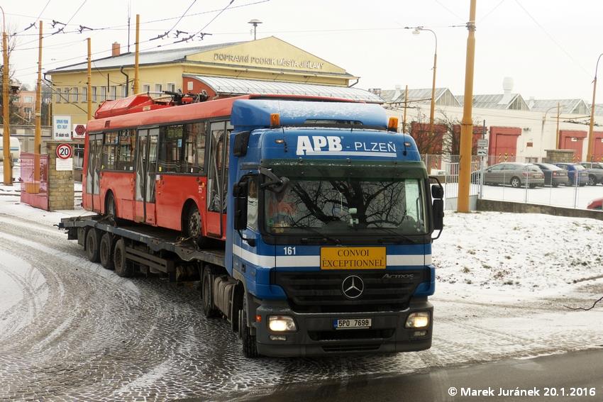 Jako poslední opustil Jihlavu vůz ev. č. 55, který byl v Brně složen ráno dne 21. 1. 2016. (foto: Marek Juránek)