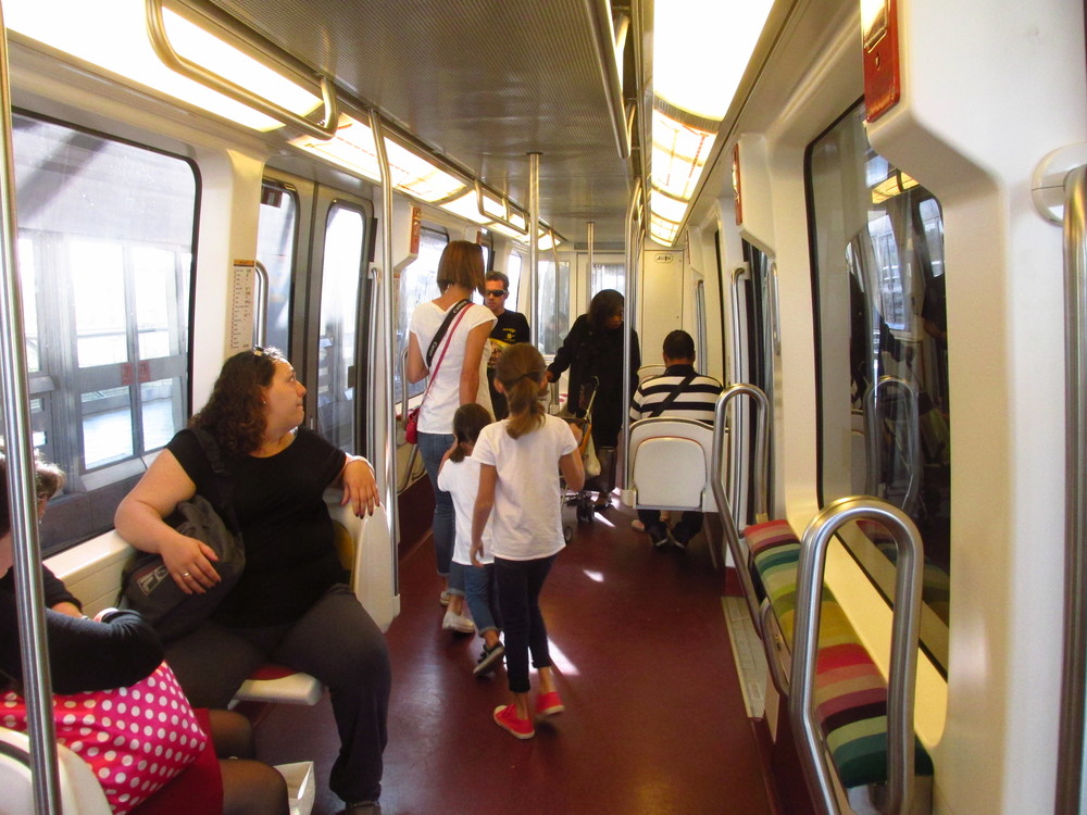 Pohled do interiéru jednotky VAL, jenž je poměrně úzký. (foto: Ing. Filip Jiřík)