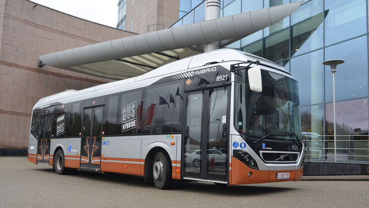 V Bruselu již 110 vozů Volvo 7900 Hybrid jezdí. Nyní se město může těšit na dalších 128 autobusů. (foto: Volvo Buses)