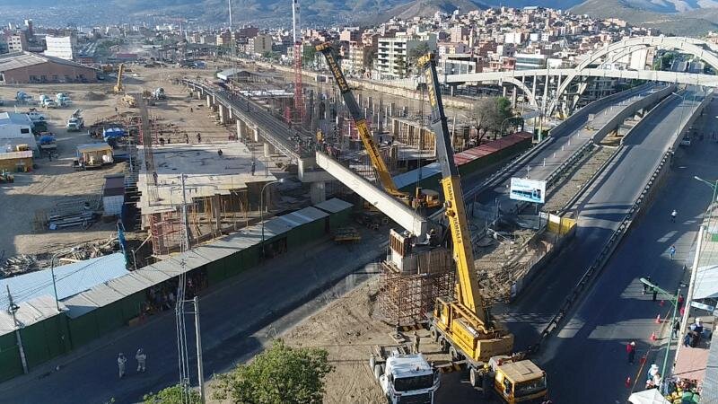 Přemostění třídy 6 de agosto na snímku z toho léta. (foto: Gobierno Autónomo Departamental de Cochabamba)