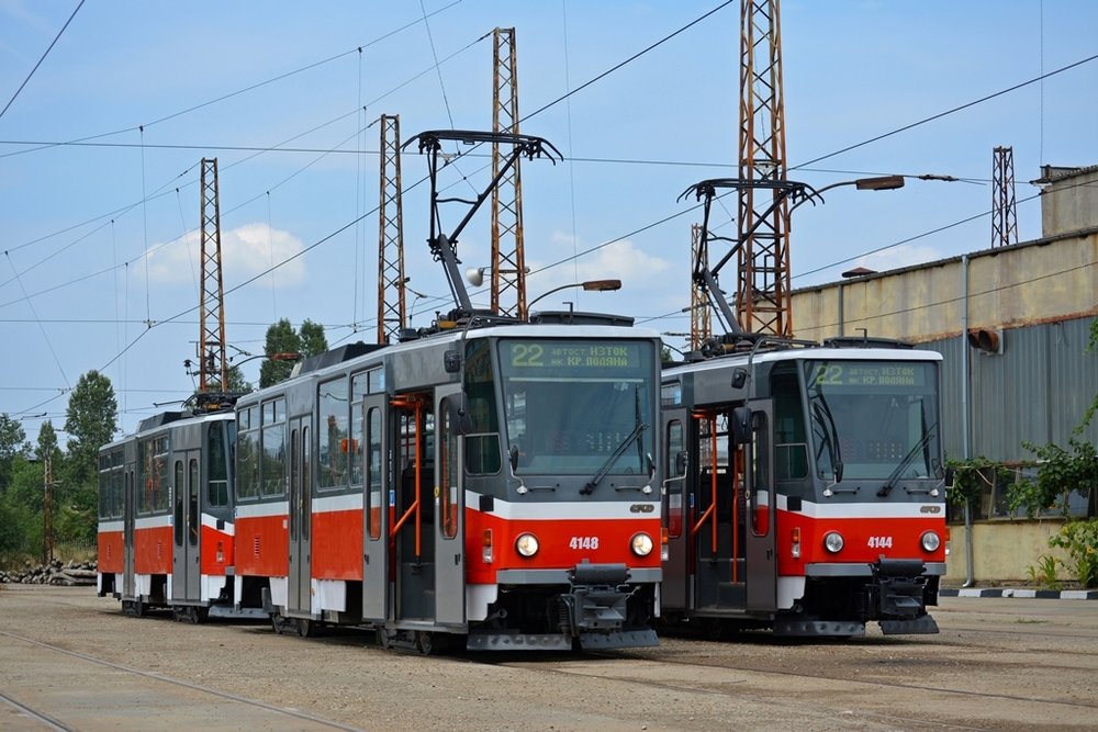 Ex-pražské vozy T6A5 v bulharské Sofii. (foto: Andrej Zografski, SPASI SOFIA)