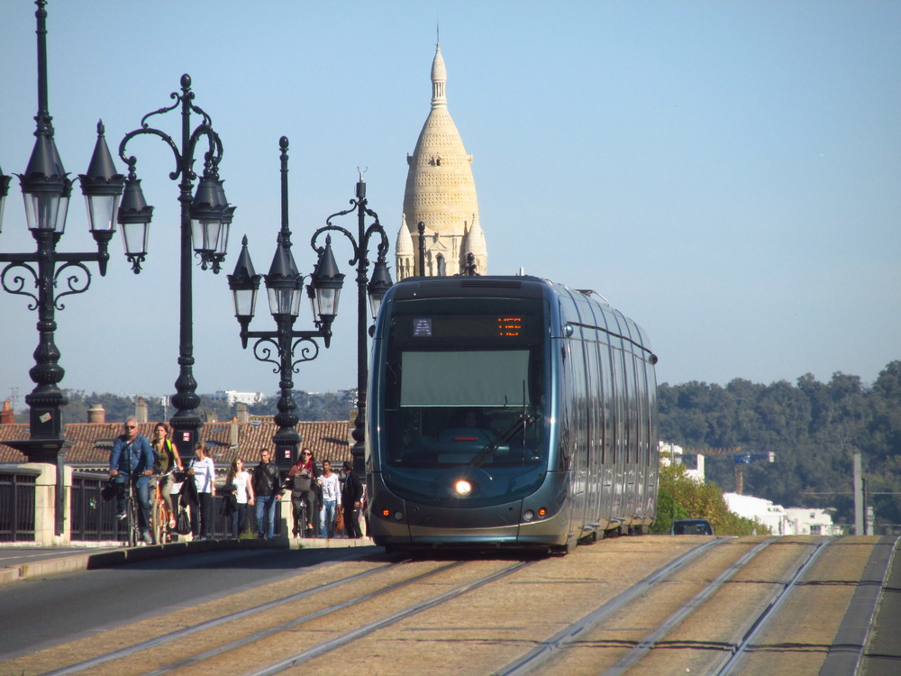 12 km tratí v Bordeaux je vybaveno systémem APS (se spodním přívodem proudu). (foto: Ing. Filip Jiřík)