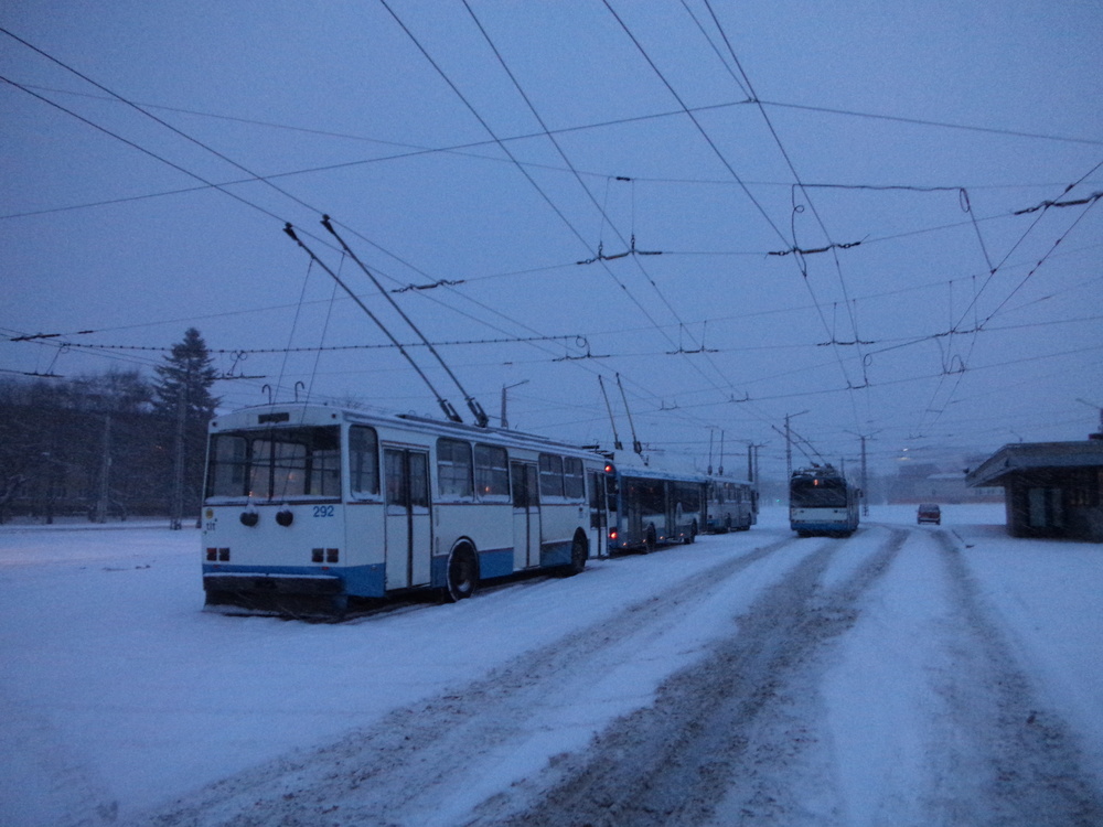 Odstavené trolejbusy na konečné Mustamäe dne 3. 1. 2016. Zlikviduje nakonec Tallinn celou svou trolejbusovou síť? (foto: Ing. Vít Hinčica, Ph.D.)